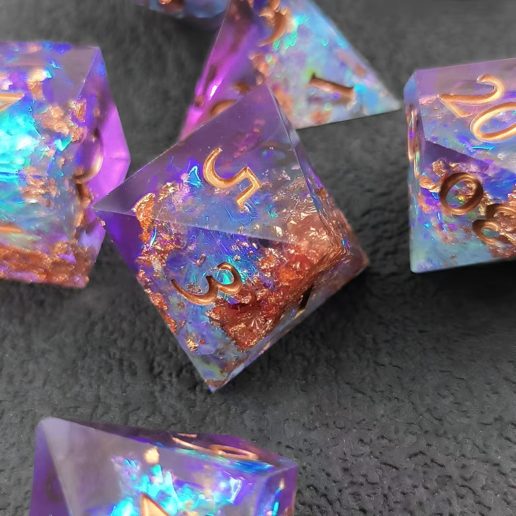 Unbescheidene Noblesse – Golden Mix D&D Würfelset